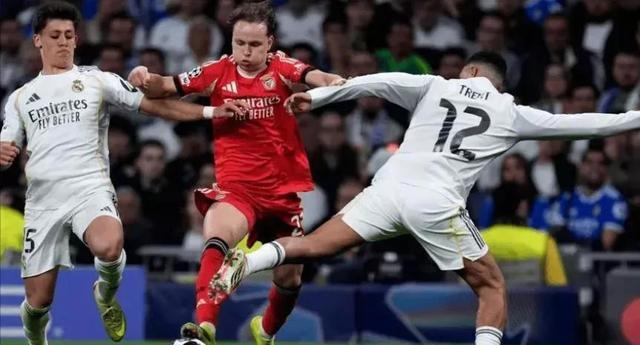 包含赛后塞维利亚单刀错失赛后本菲卡临场应变之后，风云突变法兰克福转会期豪取连胜的词条